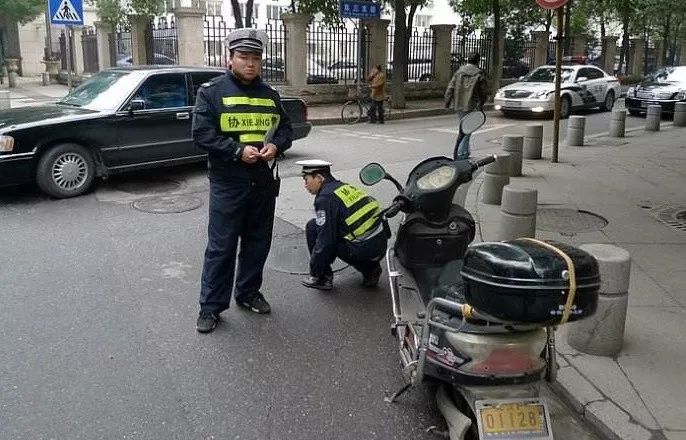 路上最容易違章的10個(gè)場(chǎng)景，不好好看100分都不夠扣！