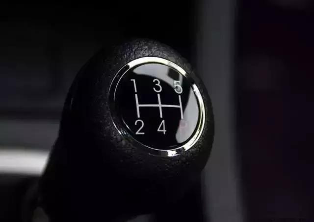 不想愛車減壽 這些駕車壞習(xí)慣必須改    